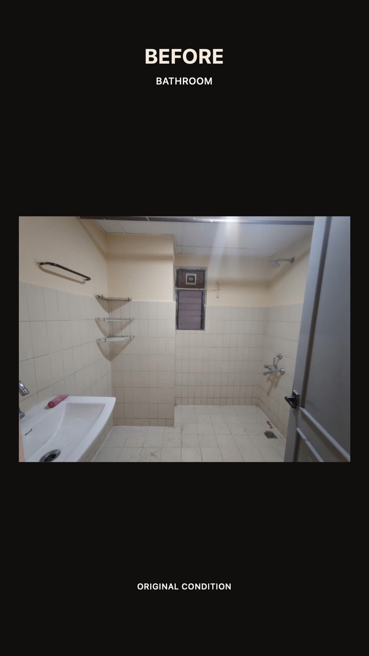 Bathroom in its original condition before renovation